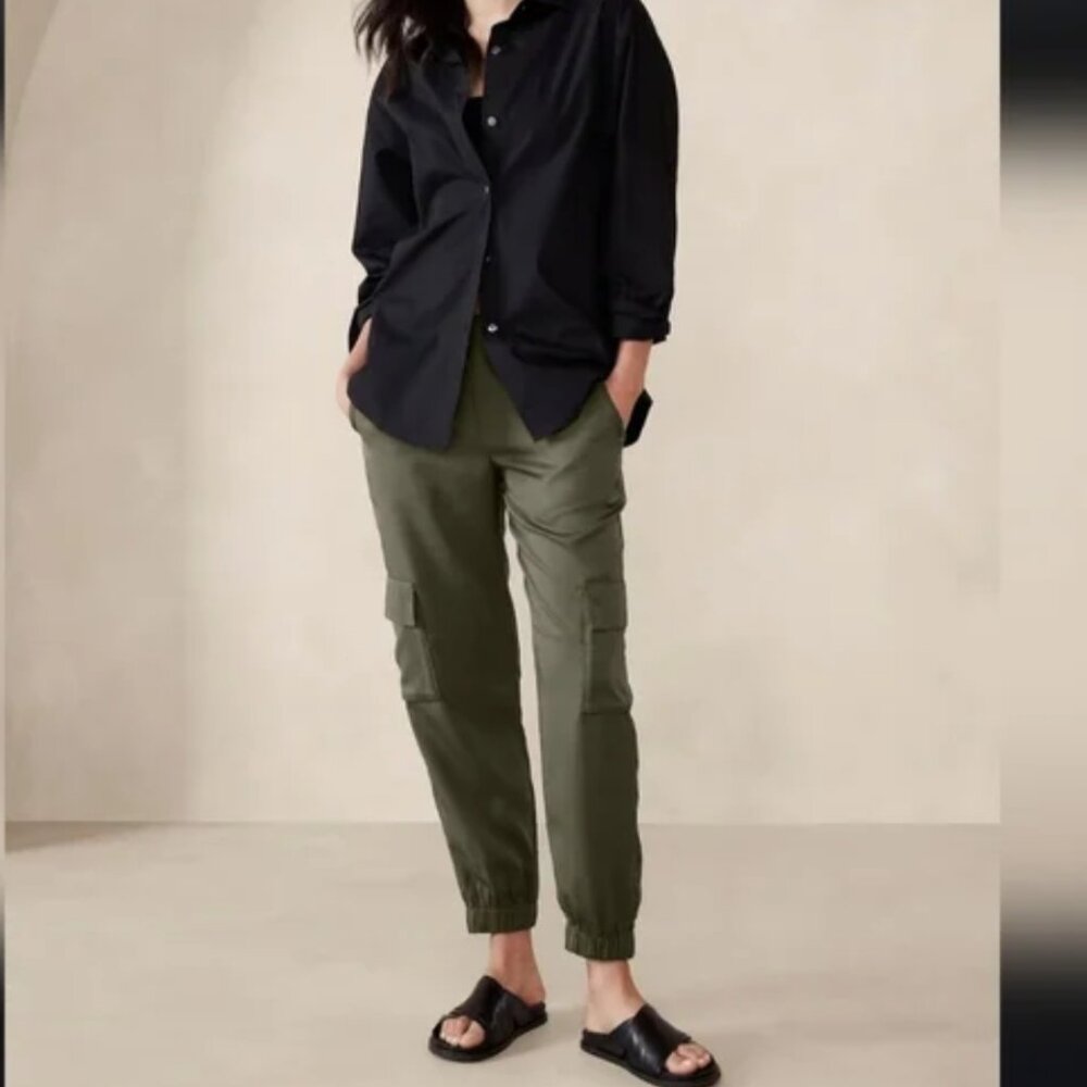 Banana Republic Factory Olive Green Cargo Jogger Pants
